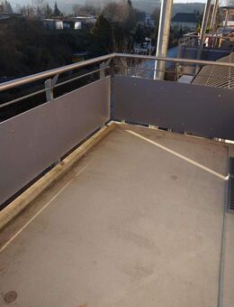 DG-Whg. = 2. OG - Bad mit Fenster - großer Balkon !!! - Flöha