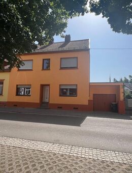Teilvermietetes 2-Familienhaus mit Ausbaupotential in Randlage von Neunkirchen/Saar zu verkaufen - Neunkirchen (Saarland)