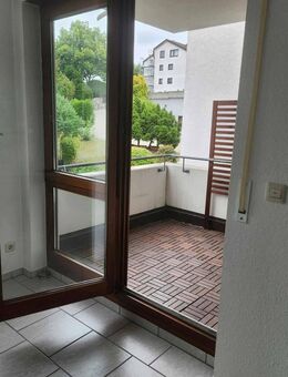 Leonberg 1-Zimmer-Wohnung mit Balkon, Stellplatz und Einbauküche - Leonberg (Baden-Württemberg)