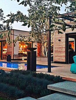 Barrierefreier Bungalow mit separat vermietbarer Einliegerwohnung, Pool und Sauna im Grünen! - Neuötting