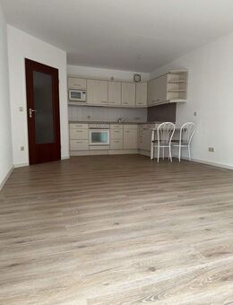 Frisch Renovierte 2-Zimmer-Wohnung mit offener Wohnküche & Bad - Göttingen