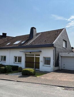 Wohnhaus mit Doppelgarage in Marsberg - Marsberg