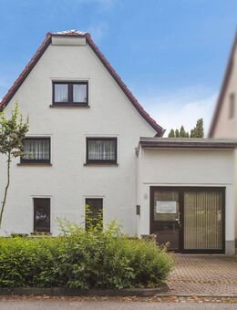 Reizvolles Einfamilienhaus mit Modernisierungspotential in ruhiger Lage von Treben - Treben