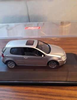 VW Golf 5 1-43 - Essen