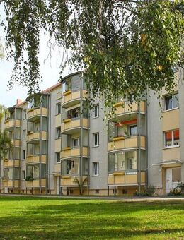 Sanierte 3-Raum-Wohnung mit Badewanne und Balkon - Gera