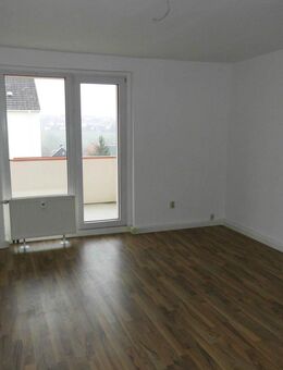 Sonnige 3-Zimmer-Eigentumswohnung mit Balkon und Stellplatz in Höhenlage zu verkaufen! (auch zu vermieten!) - Reichenbach (Vogtland)