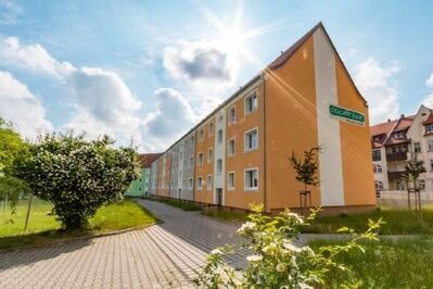 Sanierte 2-Raum-Wohnung mit Balkon und PKW-Stellplatz