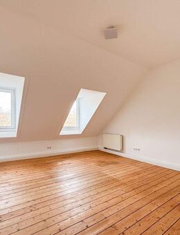 Über den Dächern von Wiesbaden - Stilvoll sanierte 4-Zimmer-Altbauwohnung! Dachmansarde als Zugabe! - Wiesbaden