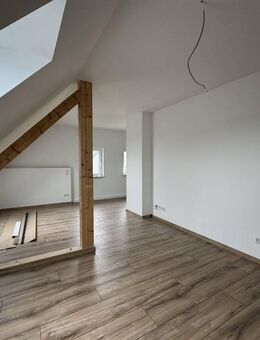 Moderne Dachgeschosswohnung frisch renoviert in Sosa zu vermieten - Eibenstock