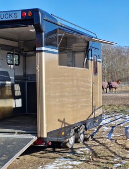 Pferdeanhänger 3 Pferde mit kleinem Wohnabteil - Eschede