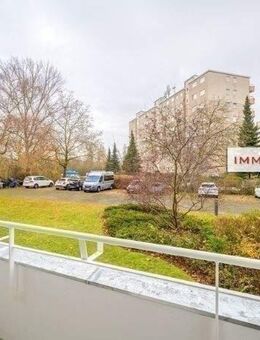 IMMOBERLIN.DE - Sehr angenehm positionierte & vermietete Wohnung mit Südloggia - Berlin