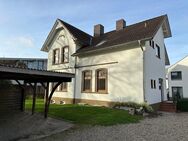 Modernisiertes Zweifamilienhaus mit Altbau-Charakter und Gartenparadies - Heikendorf