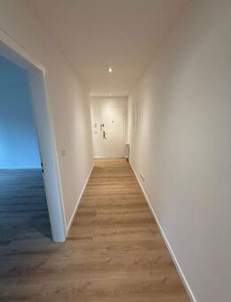 Helle kernsanierte 4-Zimmer-Wohnung in sehr gepflegtem Wohnhaus, 1 Minute zum Grafenberger Wald - Düsseldorf