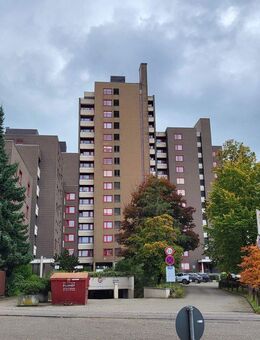 Geräumige 4,5-Zimmer-Whg. mit toller Aussicht und TG-Stellplatz: Sofort frei! - Weinstadt