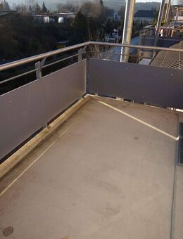 DG-Whg. = 2. OG - Bad mit Fenster - großer Balkon !!! - Flöha