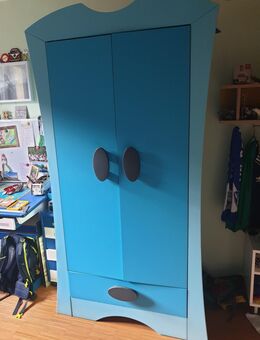 Knalliger Kinderschrank - Stuttgart
