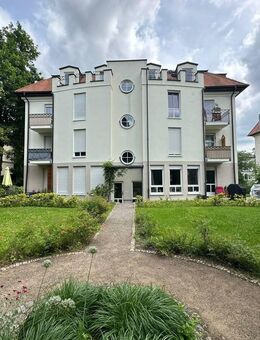 Preußisches Viertel: Helle Dachgeschoss-Wohnung mit drei Zimmern, zwei Balkonen und Lift - Dresden