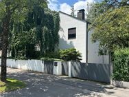 Großhadern: Zweifamilienhaus (ca. 400 m² Wohn-/Nutzfläche) mit potential! - München