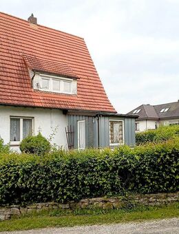 5-Zimmer-Einfamilienhaus mit sonniger Terrasse und elektr. Markise, Balkon, Wintergarten und Garage - Bad Wildungen