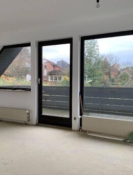 Helle Dachgeschosswohnung in Stade mit Balkon - Stade (Hansestadt)