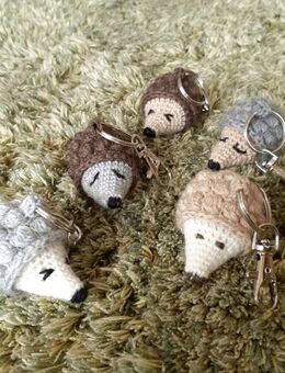 Igel gehäkelt als Schlüsselanhänger oder Taschenbaumler, Handarbeit - Koblenz