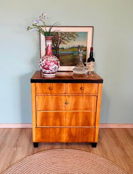 Antike Biedermeier-Kommode aus den 1830ern – ein echtes Schmuckstück! - Gundelsheim Zentrum