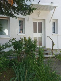 4-Zimmer-Wohnung mit Einbauküche, Balkon und Gartenanteil in Ammerndorf - Ammerndorf