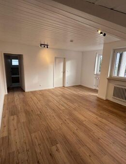 Traumhafte 2-Zimmer-DG Wohnung mit Balkon und Bergblick. Erstbezug nach Sanierung. Mit Stellplatz. - Landsberg (Lech)