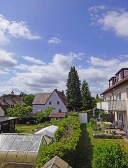 Roßtal-Ortskern: Zweifamilienhaus mit Doppelgarage in bester Wohnlage zu verkaufen! - Roßtal