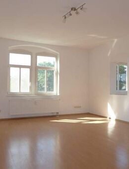 Helle und freundliche 3-Zimmer-Wohnung mit Wintergarten und 2 kleinen Balkonen in zentraler Wohnlage von Rudolstadt - Rudolstadt