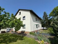 Vermietetes 2-FH auf tollem Grundstück mit 2 Balkonen und Garage, Dach ausbaubar! - Graben-Neudorf