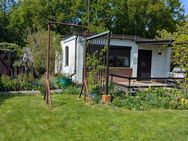 Sonnige Oase am Senftenberger See - Gemauerte Laube mit Terrasse auf 368 m² Gartengrundstück - Senftenberg