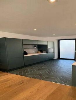 Geschmackvolle und geräumige Wohnung mit zwei Zimmern sowie Balkon - Ulm