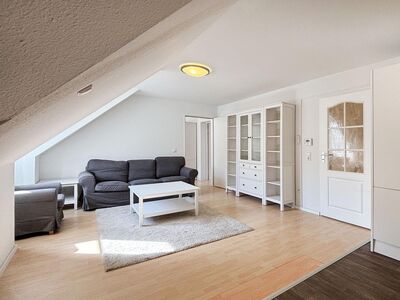 Möblierte Dachgeschosswohnung in Seenähe