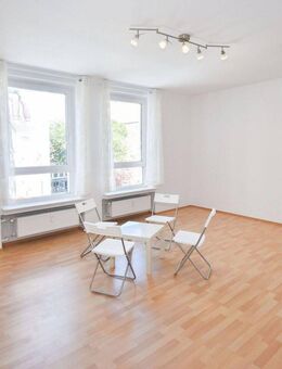City Lage! Helle 2-Zimmer-Wohnung mit Einbauküche! - Hildesheim