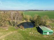 Positiver Bauvorbescheid: Großes, teilerschlossenes Grundstück mit Fischteich - zögern Sie nicht! - Wolde