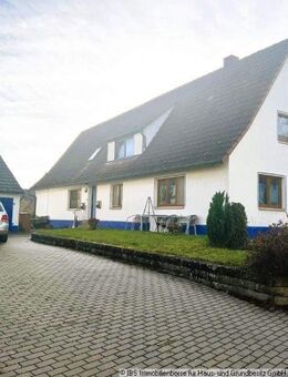 Gepflegtes Wohnhaus mit 3 gemütlichen Wohnungen, 2 Garagen und großem Garten - Schrozberg