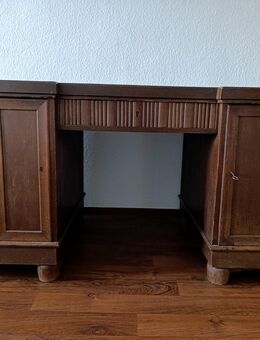 Wunderschöner alter Massivholzschreibtisch - Wölfersheim