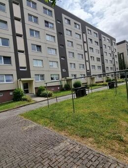 Günstige 2,5-Raum-Wohnung mit Balkon im 5.Obergeschoss! - Crimmitschau