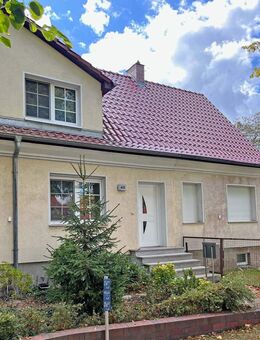 Provisionsfrei für den Käufer … feines kleines Haus mit großer grüner Oase und Pool... - Hennigsdorf