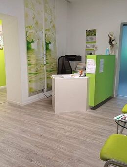 (Wohnen und Arbeiten) Physiopraxis,Saunalandschaft und Wohnung im OG, Toreinfahrt, Garage, Stellplätzen, Garten und Terrasse, in St. Ingbert-Rohrbach - Sankt Ingbert