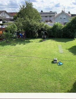 Helle 4-Zimmer-Wohnung mit Balkon und Gartenanteil in Harthausen/Grasbrunn. - Grasbrunn