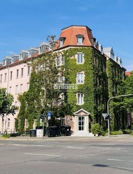 antaris Immobilien GmbH ** Lichtdurchflutete Dachgeschosswohnung mit Charme, Aufzug & Top-Lage ** - Erfurt
