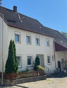 Ehemaliges Bauernhaus mit Nebengebäude und Garagenanlage - Riedlingen