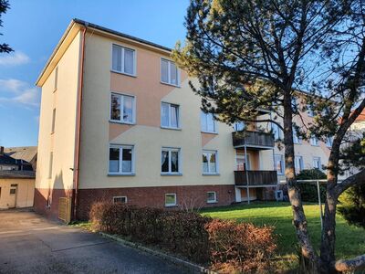 Lichtdurchflutete 3 Raum Wohnung mit Südbalkon