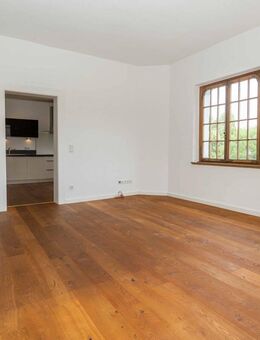 Stilvolle Altbauwohnung mit außergewöhnlichem Dachboden in Bestlage von Düsseldorf-Benrath - Düsseldorf