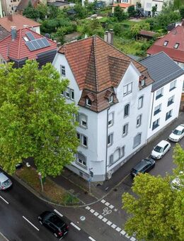 Zuffenhausen: Mehrfamilienhaus mit Garagen - Stuttgart