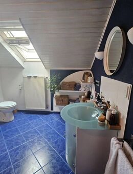 **Freistehendes Mehrgenerationenhaus mit 2 EBK- 2 Bäder- 2 Garagen- auf sonnigem Grundstück!!** - Neresheim