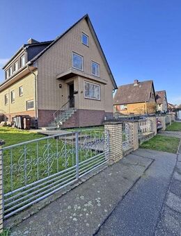 Zarpen : Zweifamilienhaus mit Garage, Vollkeller und Ausbaureserve im Ortskern - Zarpen