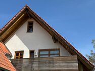 Freystadt: Helle 2,5-Zimmer-Dachgeschosswohnung mit Balkon und Schwedenofen in ruhiger Wohnlage - Freystadt